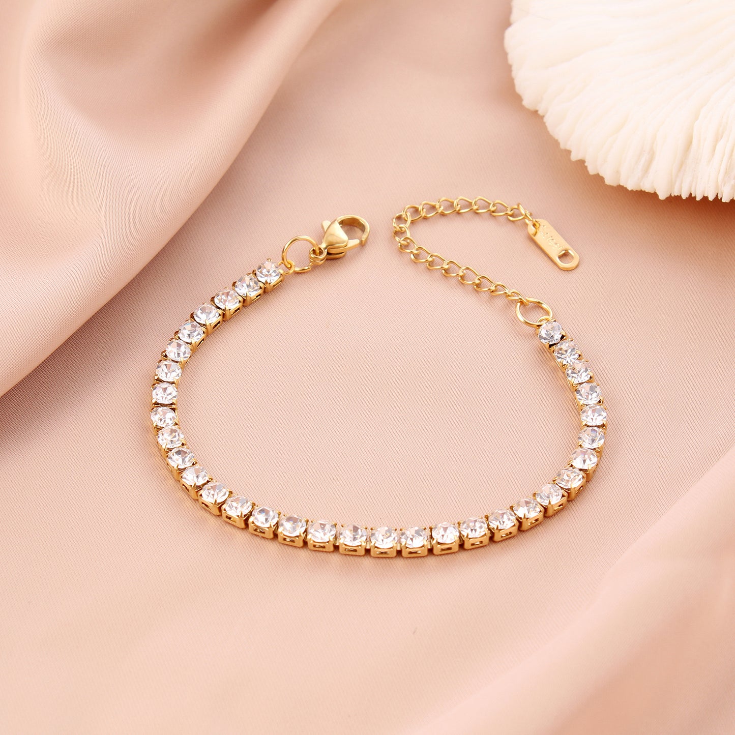 “Timeless Elegance: Classic Tennis Bracelet in Gold