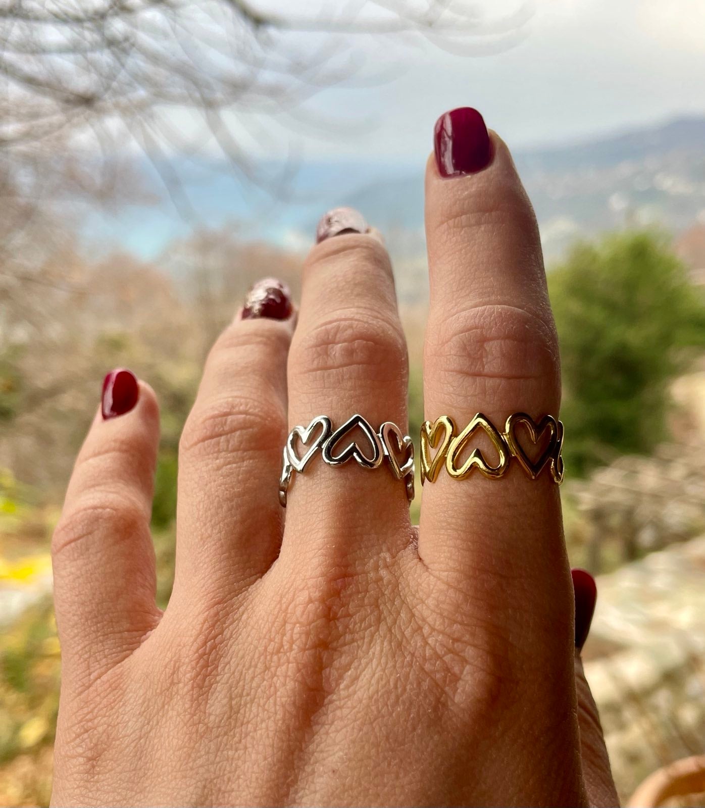 Elegant Heartband Rings in Gold and Silver