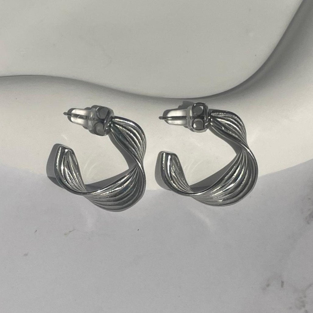 C. Elegant Wave Small Hoop Earrings – Gold & Silver